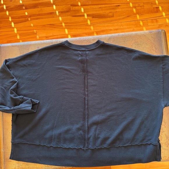 AE Big Hug Crew Neck Sweatshirt, size Large, Black - Picture 6 of 7